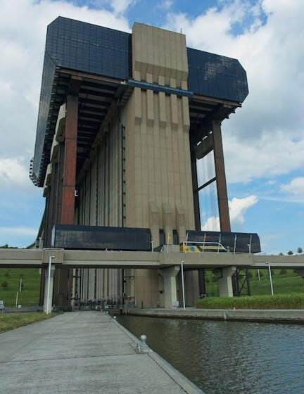 Neuer Aufzug für Zugang zum zweiten Stock eingebaut.