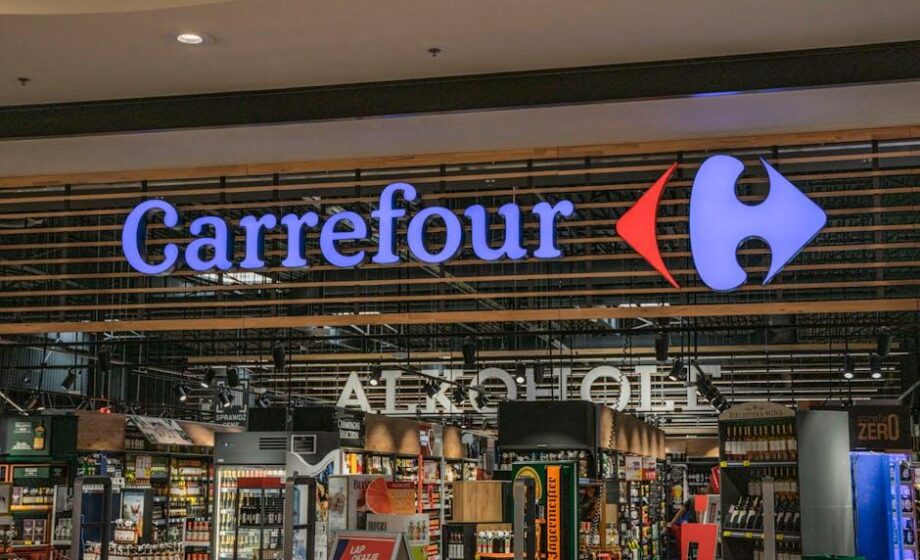 Carrefour-Logistikzentrum von Bauern blockiert