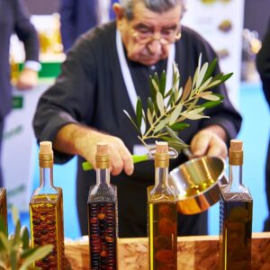 Vier Regionen wetteifern beim nationalen Olivenöl-Wettbewerb